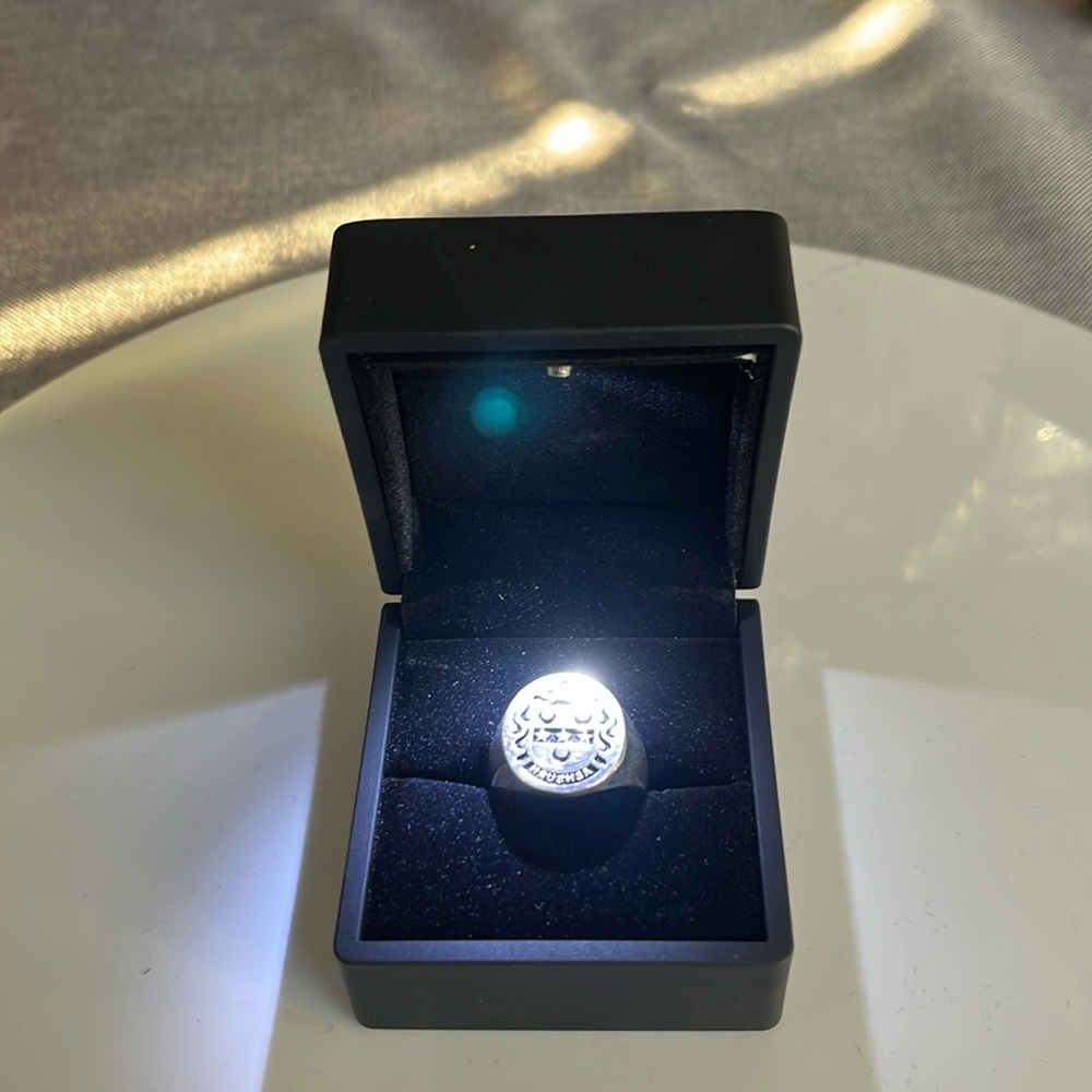HERALDIC JEWELRY-CREST RING  “Love is thicker than blood”